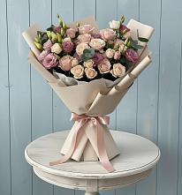 Букет цветов из:  Розы и Лизиантусы в Лоухи