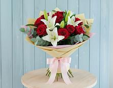 Букет цветов из:  Лилии и Розы в Лоухи
