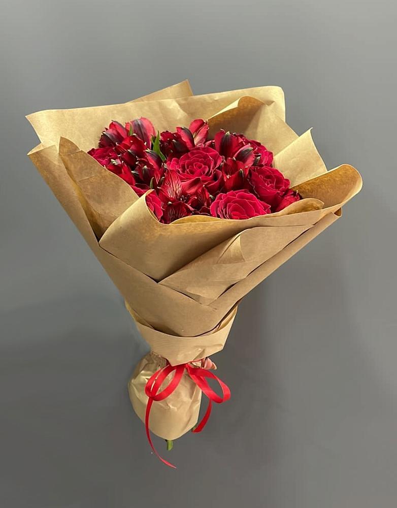 Букет цветов из: Альстромерии и Розы в Лоухи