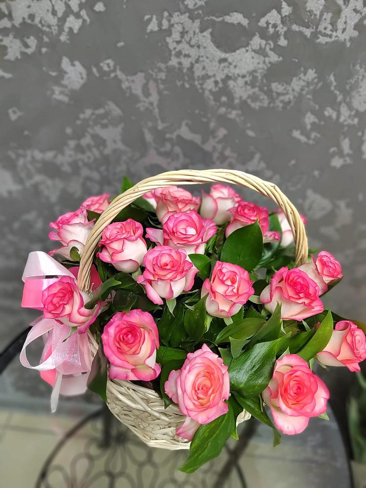 Цветочная композиция из Розы в корзине в Лоухи
