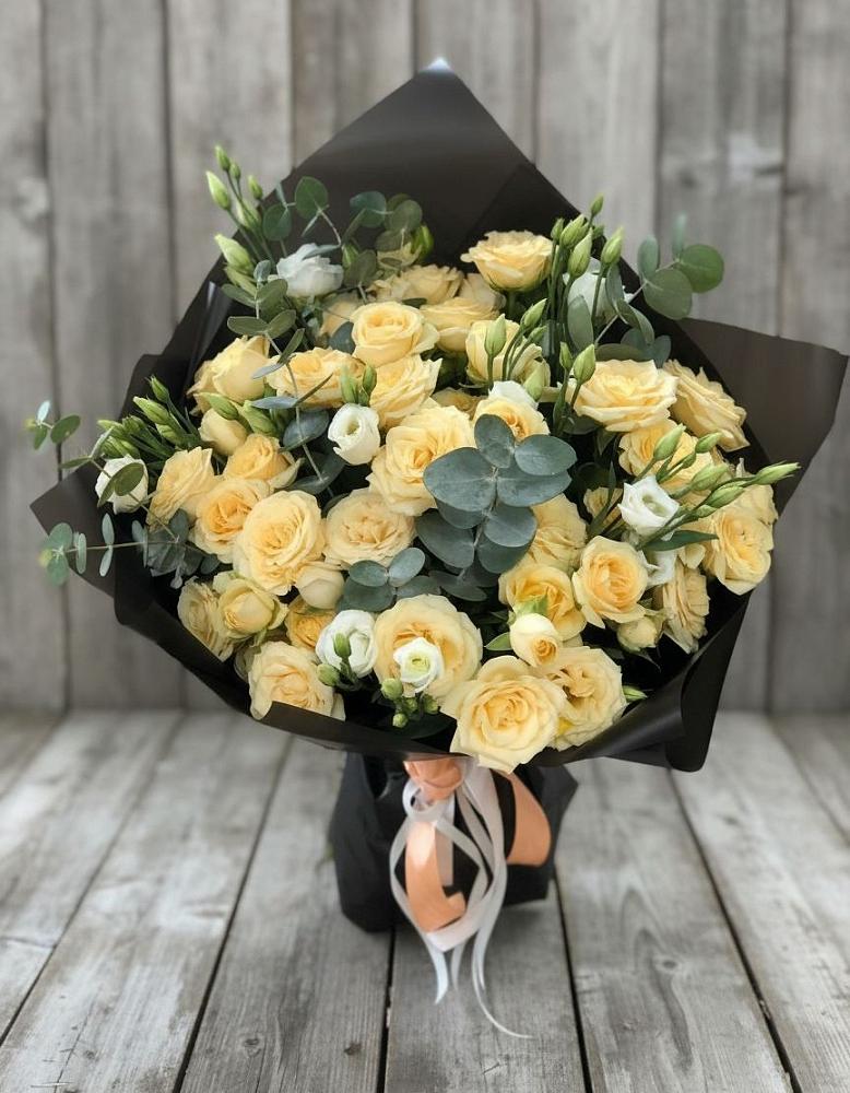 Букет цветов из: Розы и Лизиантусы в Лоухи