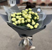 Букет Белые кустовые розы Солинеро в Лоухи