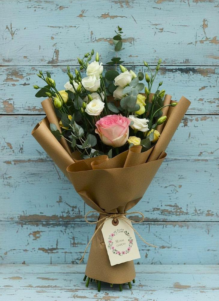 Букет цветов из: Розы и Лизиантусы в Лоухи