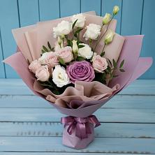 Букет цветов из:  Розы и Лизиантусы в Лоухи