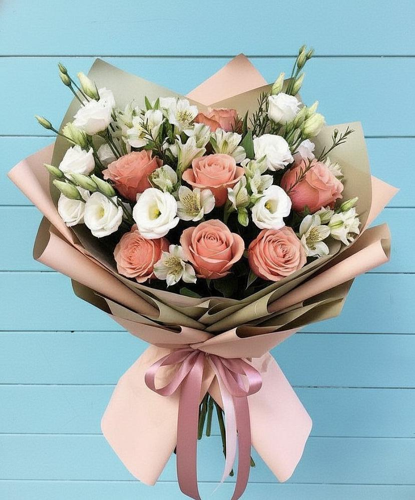 Букет цветов из: Розы, Альстромерии и Лизиантусы в Лоухи