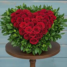 Цветочная композиция из Розы в виде сердца в Лоухи