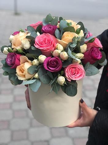 Цветочная композиция из Розы в шляпной коробке в Лоухи