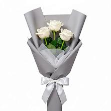 Букет 3 белые розы в Лоухи
