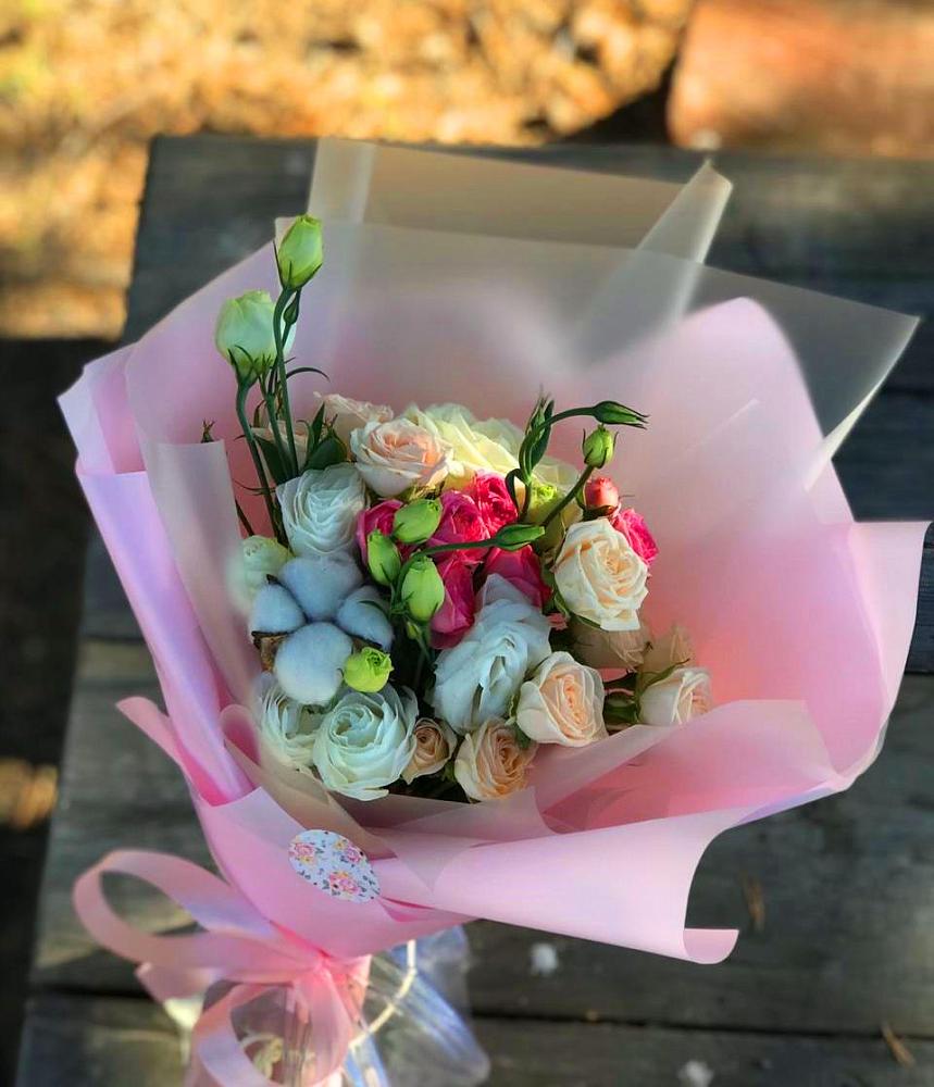 Букет цветов из: Розы и Лизиантусы в Лоухи