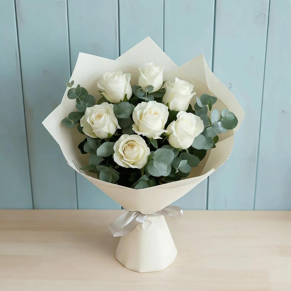 Букет Белые розы в Эвкалипте в Лоухи