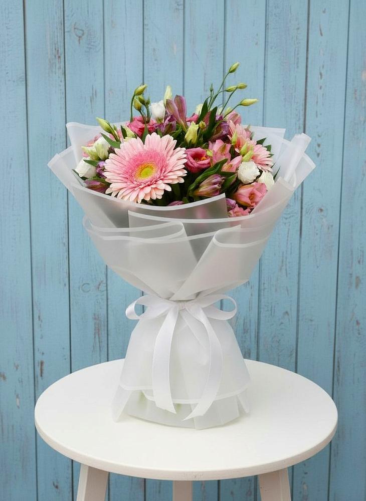 Букет цветов из: Герберы, Альстромерии и Лизиантусы в Лоухи