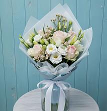 Букет цветов из:  Розы и Лизиантусы в Лоухи