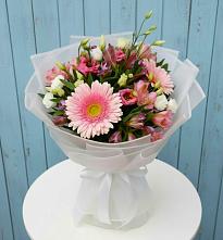 Букет цветов из:  Герберы, Альстромерии и Лизиантусы в Лоухи