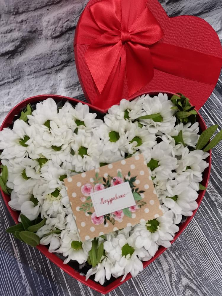 Цветочная композиция из Хризантемы в виде сердца в Лоухи