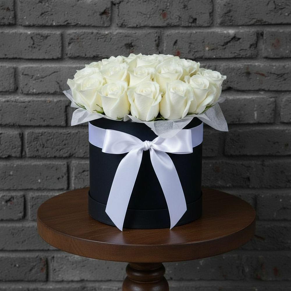 Цветочная композиция из Розы в шляпной коробке в Лоухи