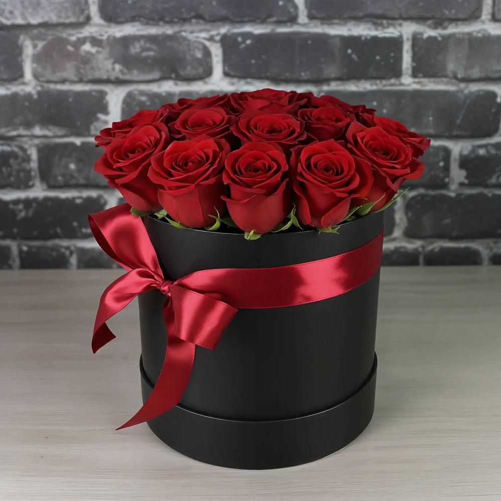 Цветочная композиция из Розы в шляпной коробке в Лоухи