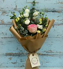 Букет цветов из:  Розы и Лизиантусы в Лоухи